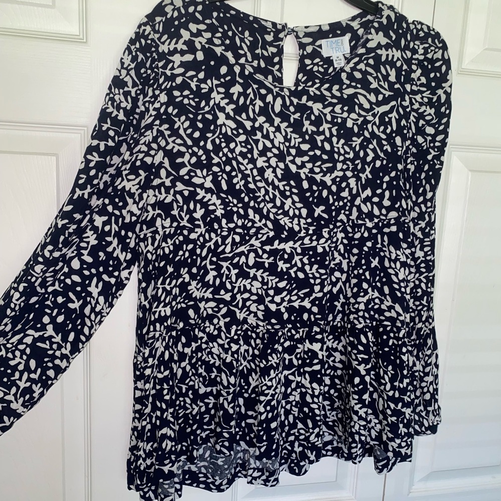 Time and tru / long sleeve, flowy, never been worn